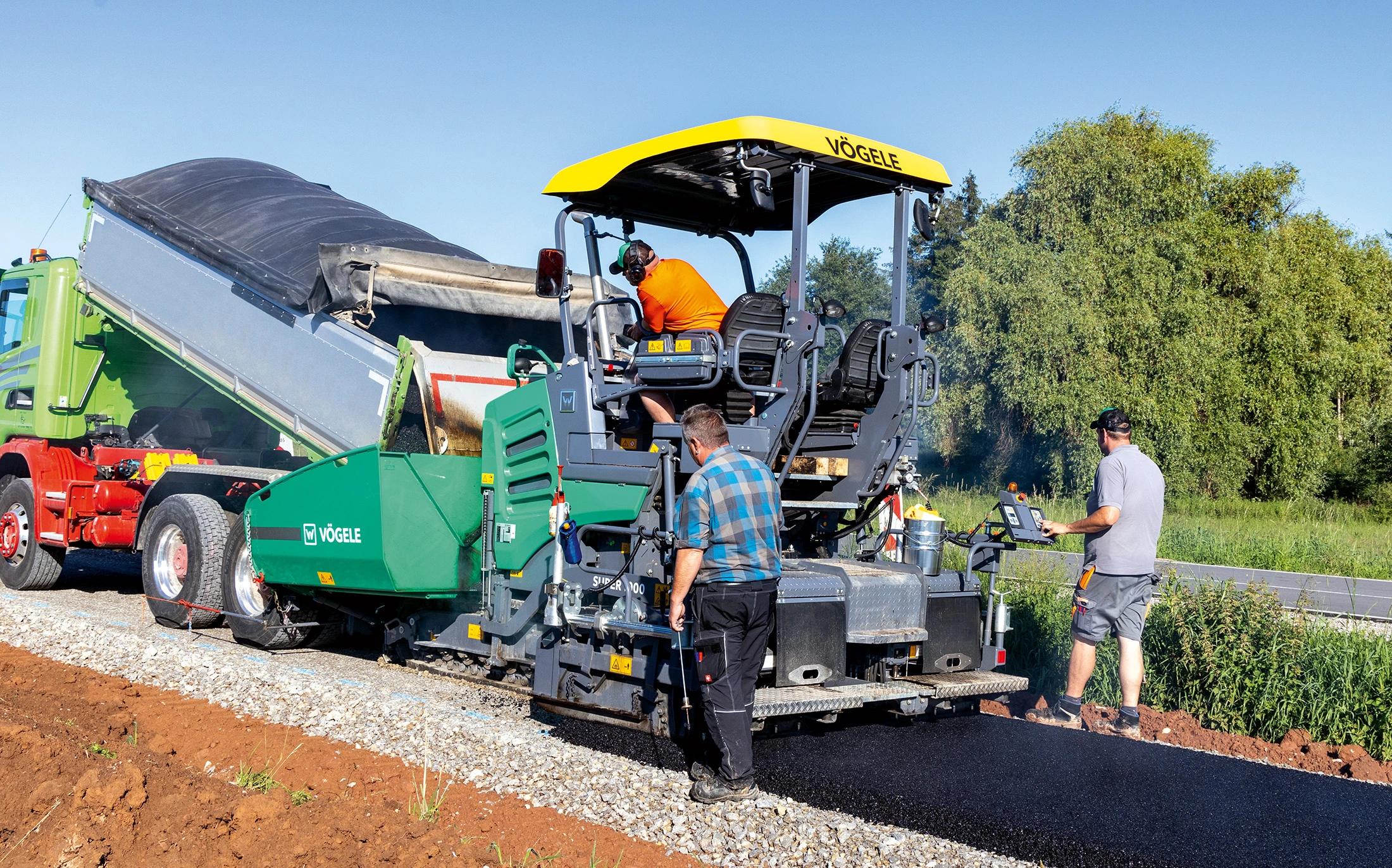 Tipos-de-maquinaria-de-carretera. Pavimentadora